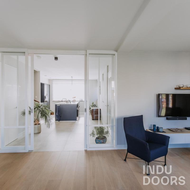 Indudoors witte schuifdeuren wand