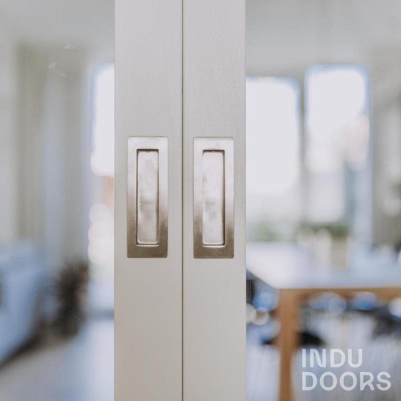 Indudoors detailfoto witte schuifdeur