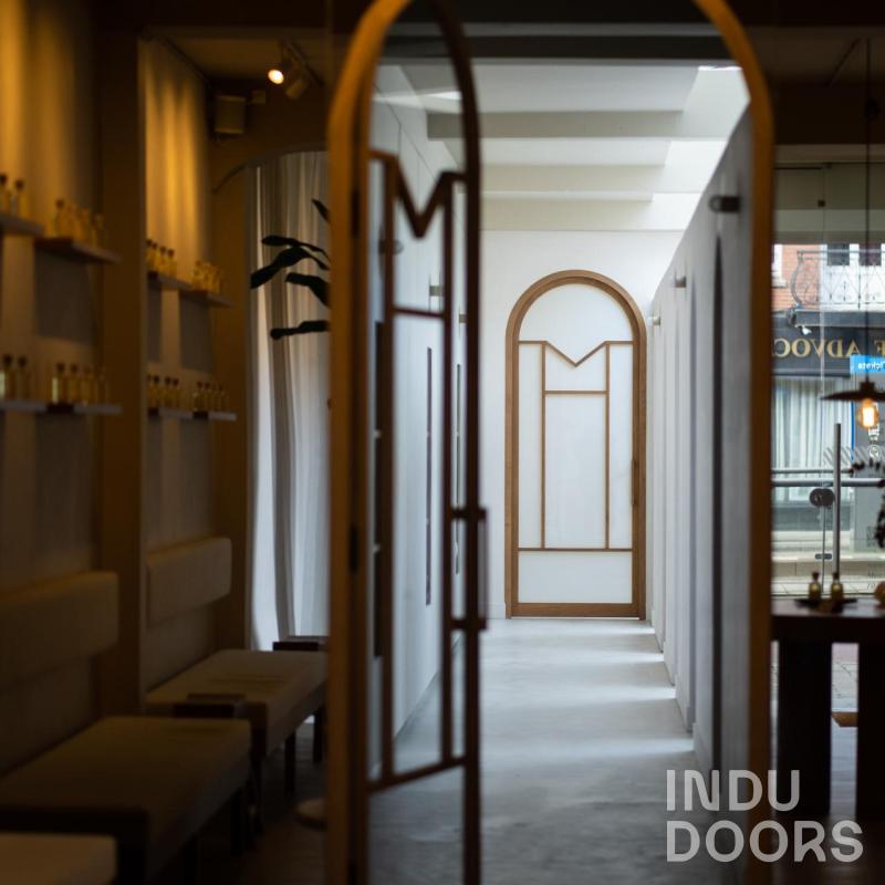 Indu Doors Customised eiken binnendeur met logo
